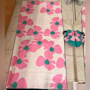 31 X 62 inches Fighting Eel Pink and Green Floral (Hawaiian) beach towel NWT